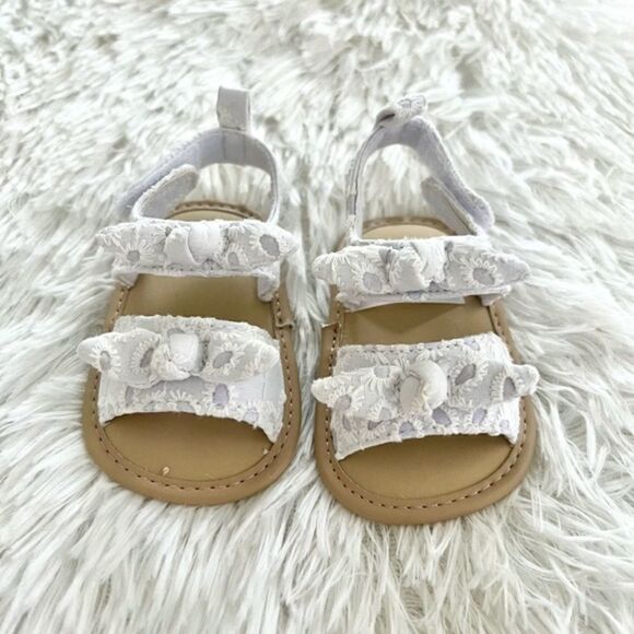 OshKosh B'gosh White Eyelet Lace Knot Baby Girl Sandals Size 1‎ (0-3 months) - Picture 2 of 11